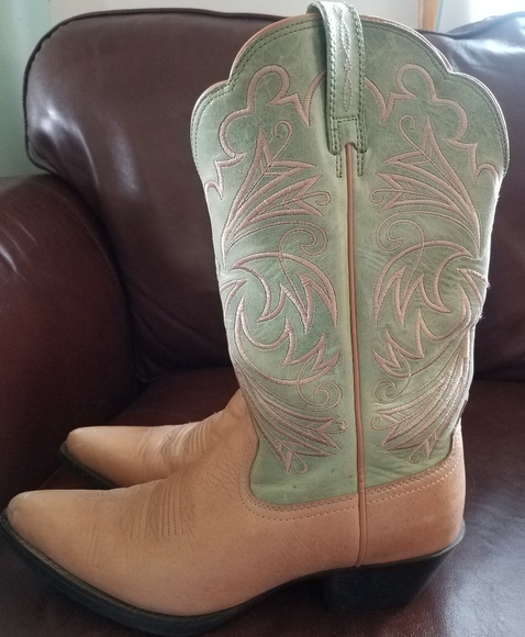 Ariat Womens boots - Picture 2 of 5